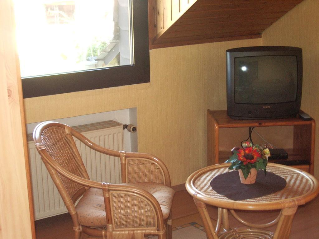 Hotel Gaestehaus Resi Zeltingen-Rachtig Habitación foto