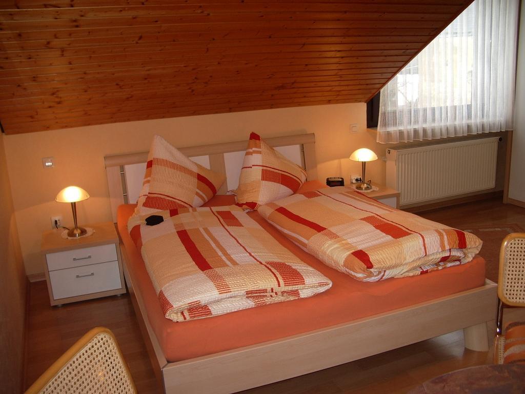 Hotel Gaestehaus Resi Zeltingen-Rachtig Habitación foto